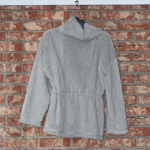 Cupio Plush Gray Top NWT - Picture 2 of 3